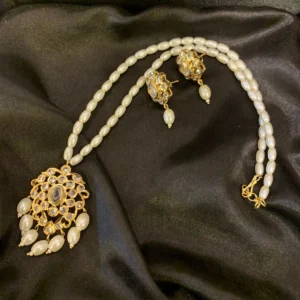 White drop pendant set with earrings – Jadau Pendant Set